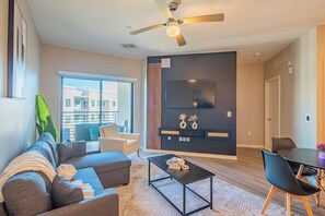 Téléviseur, bureau