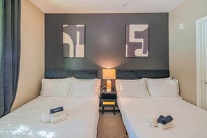 2 bedrooms, iron/ironing board, WiFi, bed sheets - Central Stay Apt |Gym, Pool, W/D, Parking, Sleep 5 (Phoenix)