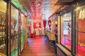 Bar (in der Unterkunft)