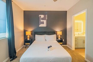 1 bedroom, iron/ironing board, WiFi, bed sheets - Apt Near Attractions | Pool, Gym, Parking & W/D (Phoenix)