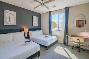 2 chambres, fer et planche à repasser, Wi-Fi, draps fournis