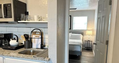 1BR Holiday Studio w Kitchenette + Queen Bed #20B