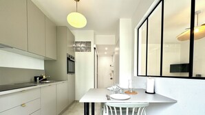 Coffee/tea maker, fridge, microwave, oven