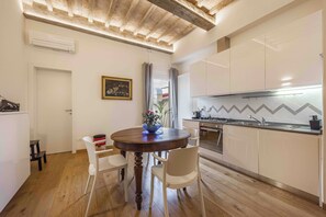 Apartemen Comfort | Dapur pribadi | Lemari es dan kompor