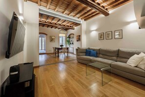 豪華公寓, 陽台 | 起居區 | 平面電視