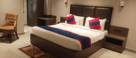 Executive Double Room, City View | Desk, soundproofing, free WiFi