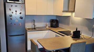 Micro-ondes, four, plaque de cuisson