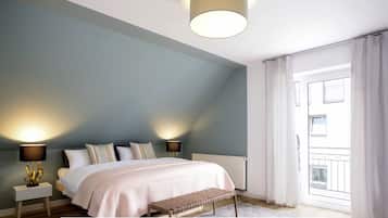 3 Schlafzimmer, Schreibtisch, Bügeleisen/Bügelbrett, Reisekinderbett