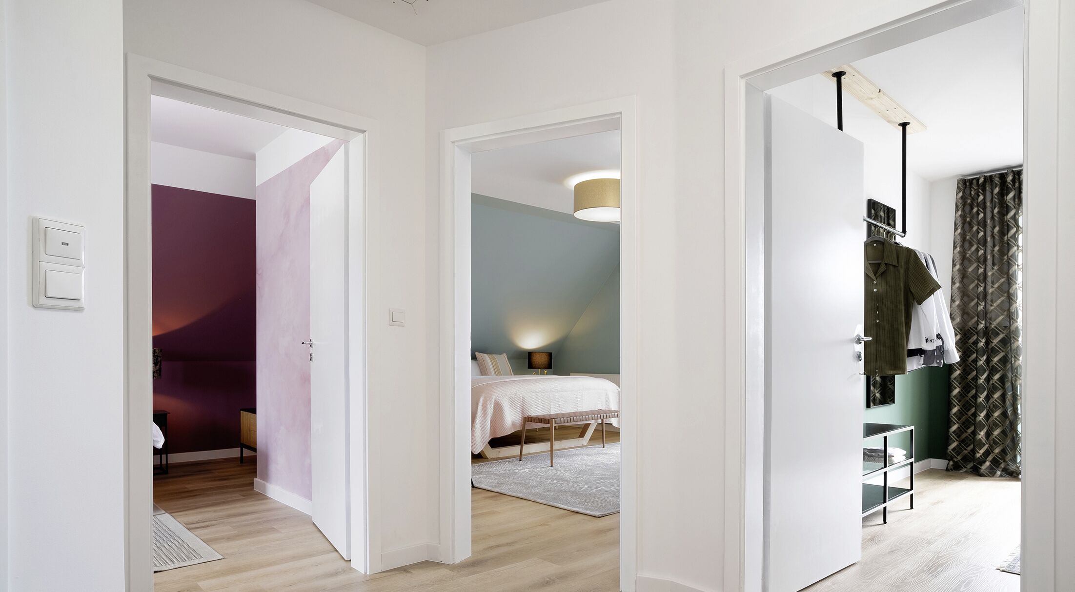 3 Schlafzimmer, Schreibtisch, Bügeleisen/Bügelbrett, Reisekinderbett