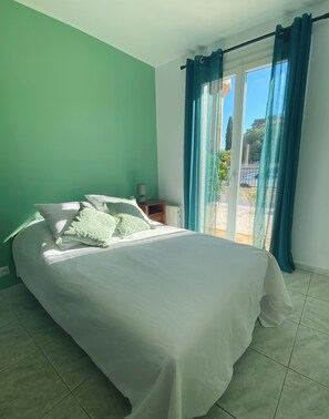3 bedrooms, iron/ironing board, travel cot, bed sheets