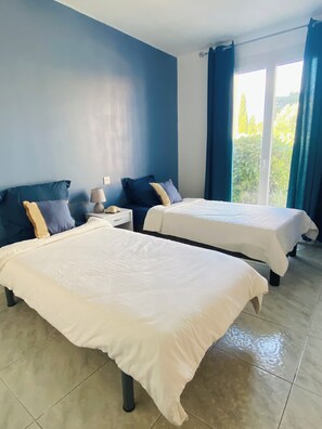 3 chambres, fer et planche à repasser, lit parapluie, draps fournis