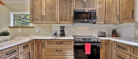 冰箱、微波炉、烤箱、炉灶