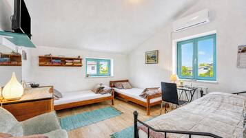 Family Apartment, 2 Bedrooms, 2 Bathrooms, Mountainside (Villa Salamander Suite - Garden & EV) | 2 bedrooms