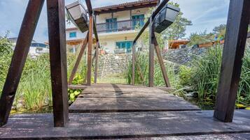 Căn hộ dành cho gia đình, 2 phòng ngủ, 2 phòng tắm, cạnh núi (Villa Salamander Suite) | Khuôn viên nơi lưu trú