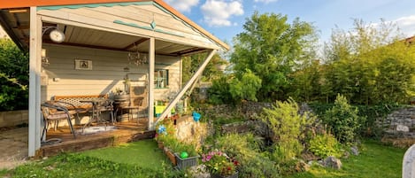Family Apartment, Multiple Bedrooms, 2 Bathrooms, Mountainside (Villa Salamander Suite) | Outdoor dining
