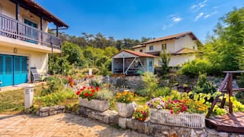 Appartamento familiare, 2 camere da letto, 2 bagni (Villa Salamander Suite - Garden & EV) | Parco della struttura