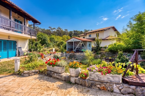 Villa Salamander Suite - Garden & EV Charger