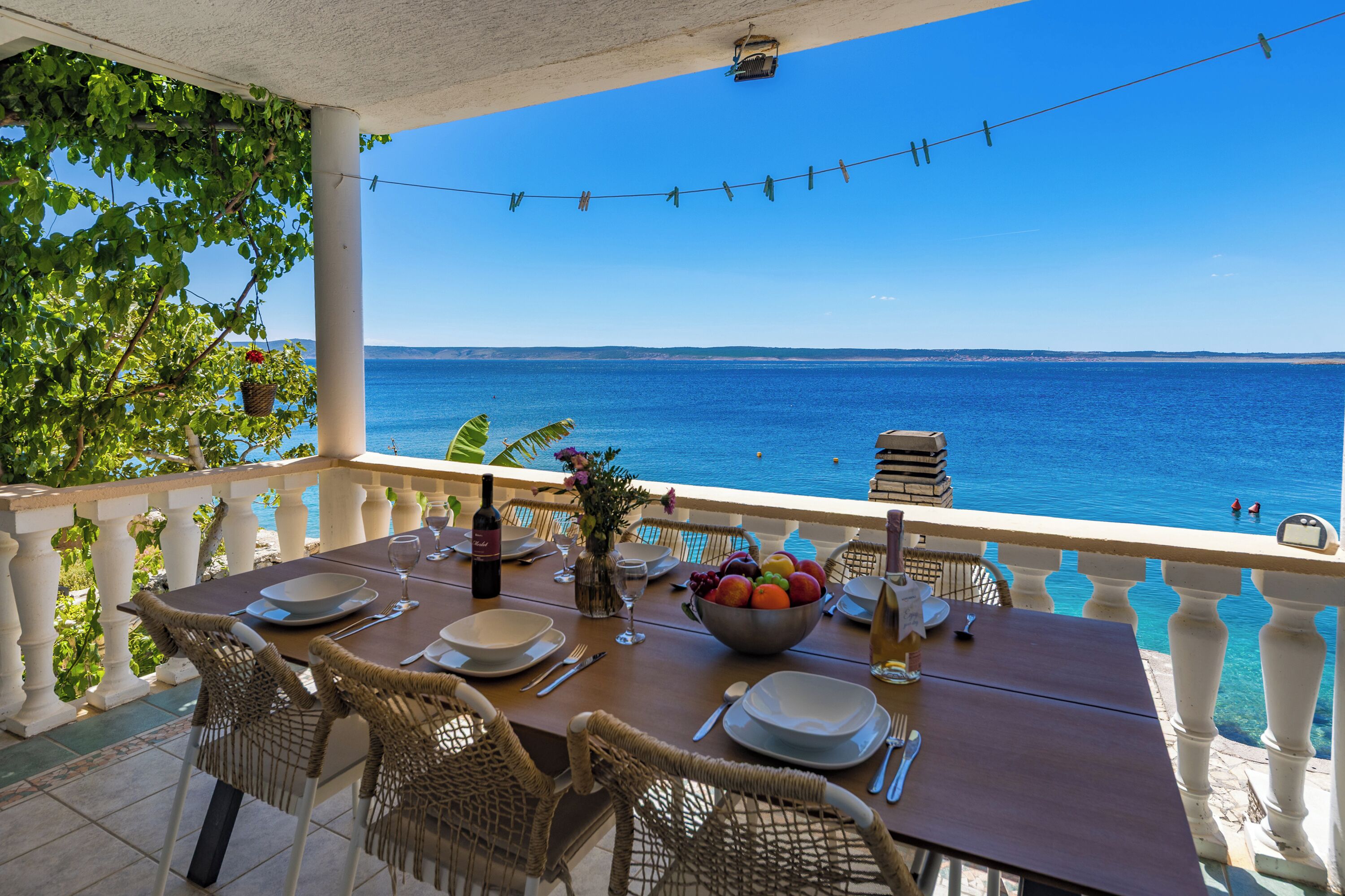Family House, Multiple Bedrooms, 2 Bathrooms, Sea Facing (Holiday Home Seafront Escape) | Outdoor dining