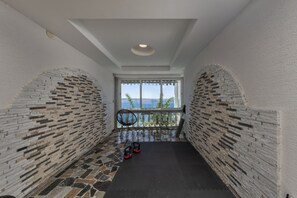 Family House, Multiple Bedrooms, 2 Bathrooms, Sea Facing (Holiday Home Seafront Escape) | Interior - Holiday Home Seafront Escape (Starigrad)