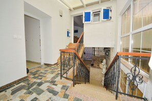 Family House, Multiple Bedrooms, 2 Bathrooms, Sea Facing (Holiday Home Seafront Escape) | Interior