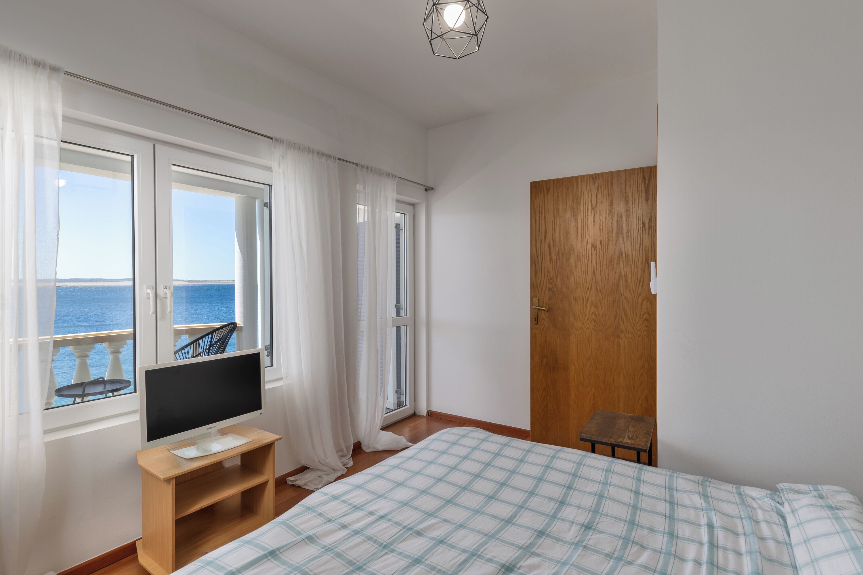 Family House, Multiple Bedrooms, 2 Bathrooms, Sea Facing (Holiday Home Seafront Escape) | 4 bedrooms, in-room safe, laptop workspace, iron/ironing board