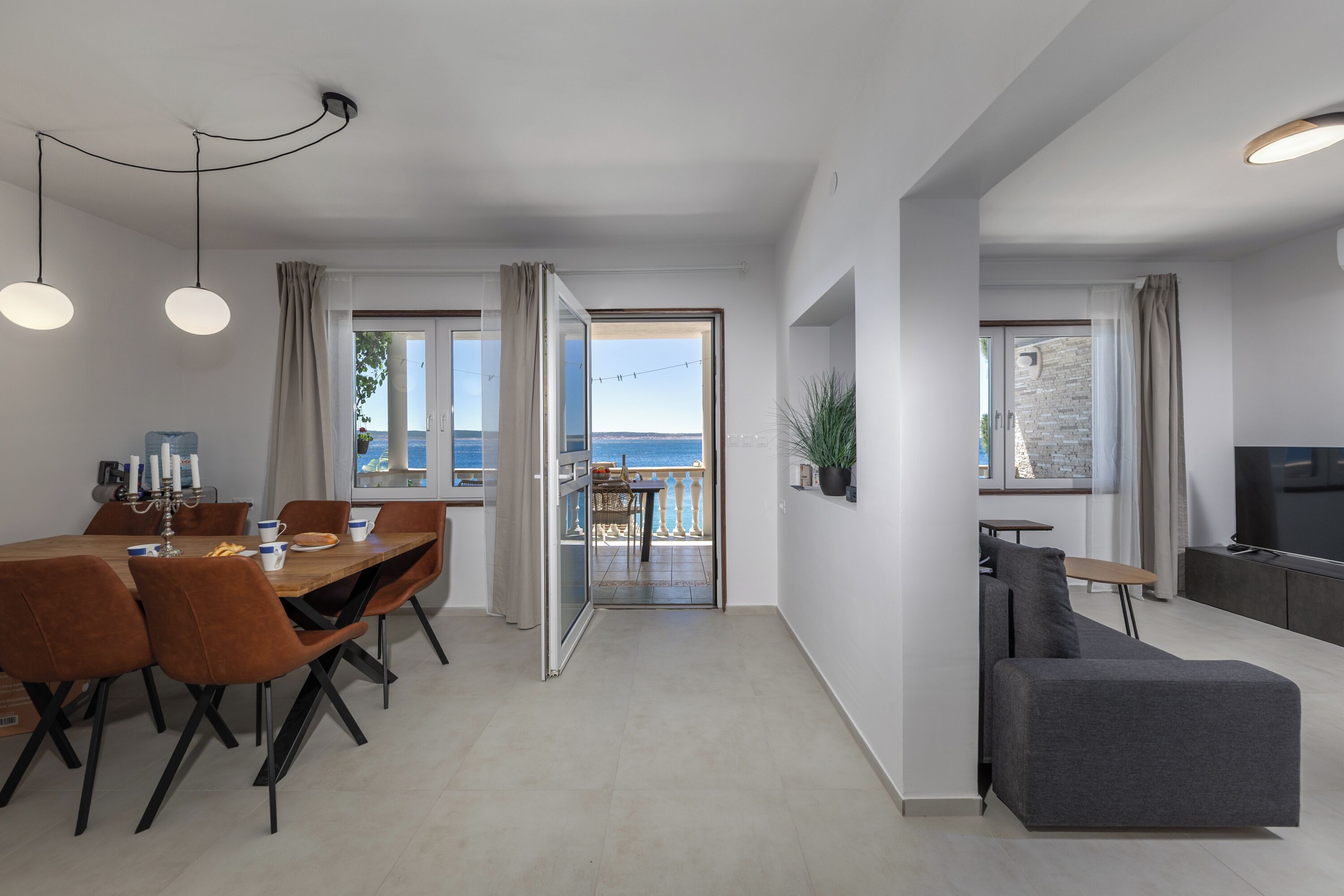 Nhà dành cho gia đình, nhiều phòng ngủ, 2 phòng tắm, đối diện biển (Holiday Home Seafront Escape) | Khu ăn uống