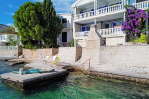 Family House, Multiple Bedrooms, 2 Bathrooms, Sea Facing (Holiday Home Seafront Escape) | Exterior