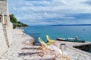 Terrace/patio - Holiday Home Seafront Escape (Starigrad)
