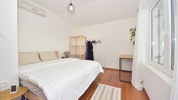 4 bedrooms, in-room safe, laptop workspace, iron/ironing board
