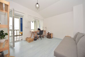 Flat-screen TV - Holiday Home Seafront Escape (Starigrad)