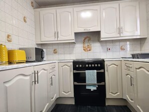 公寓 | 私人廚房 | 電冰箱、微波爐、烤箱、爐台