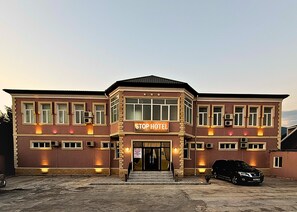Front of property - STOP HOTEL (Sheki)