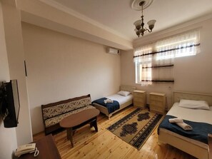 Desk, soundproofing, iron/ironing board, free WiFi - STOP HOTEL (Sheki)