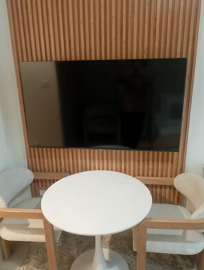 Comfort-studiolejlighed - balkon | Tv