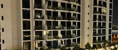 المنشأة من الخارج