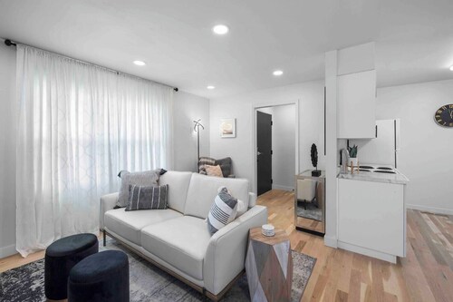 Elegant Modern 2BR Escape with Secure Garage Parking