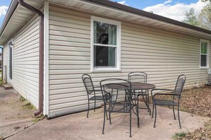 屋外ダイニングエリア