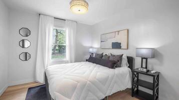 2 dormitoris, escriptori i planxa i posts de planxar