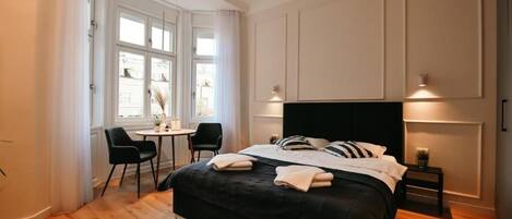 1 habitación, tabla de planchar con plancha, wifi y ropa de cama