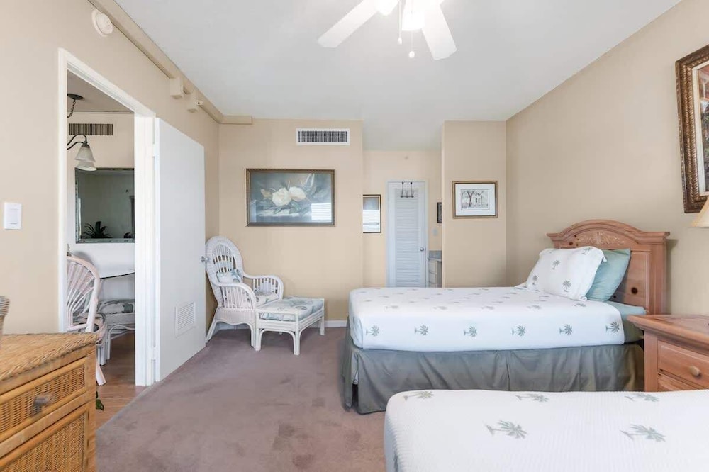 Spacious 3BR Beachfront Condo w/ Balcony & Parking South Patrick