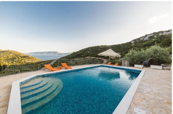 Seasonal outdoor pool, pool umbrellas, sun loungers