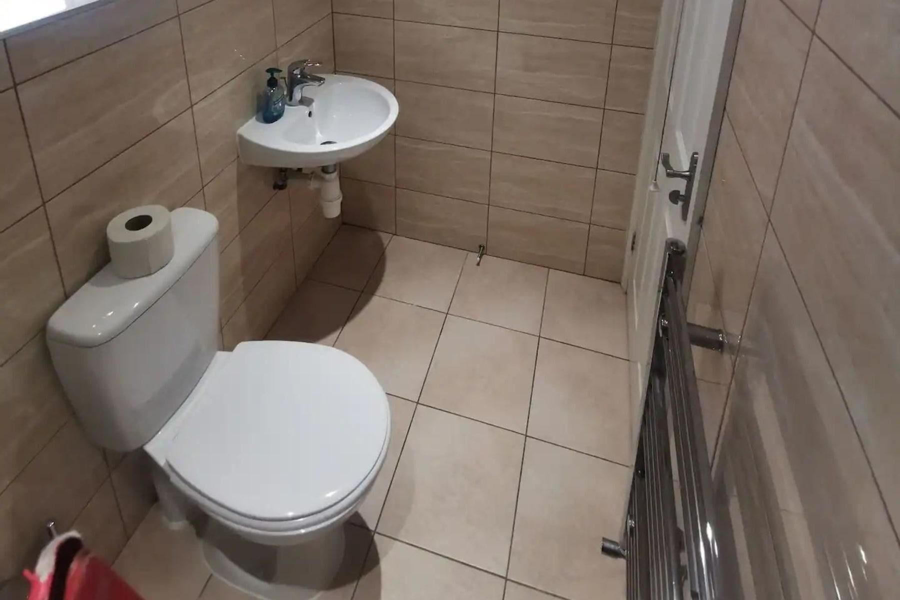 Shower, towels, toilet paper