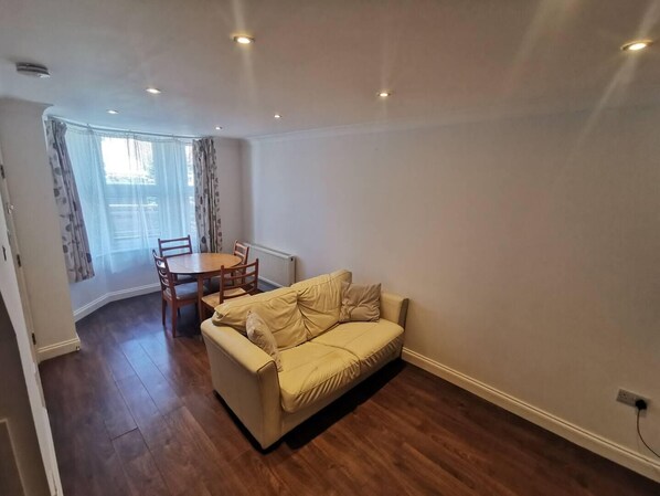 Appartement | Woonruimte | Een televisie