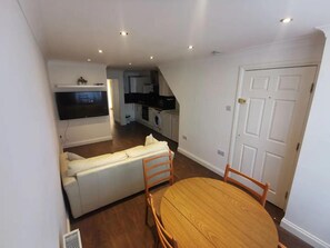 Interior - City Apartment Sleeps 4 With Garden (Romford)