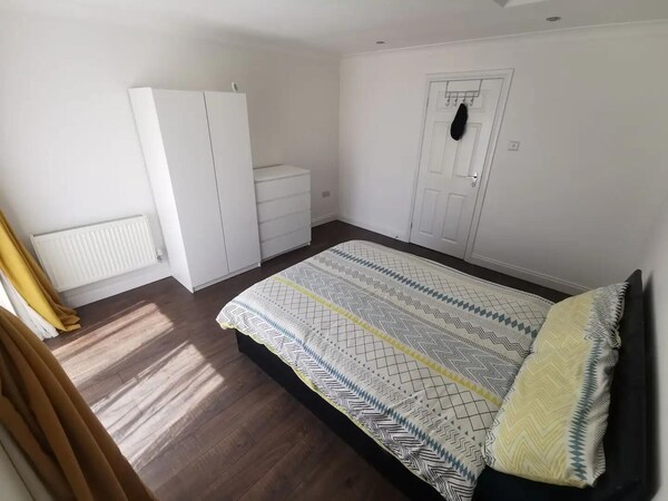 City Apartment Sleeps 4 With Garden - Dagenham