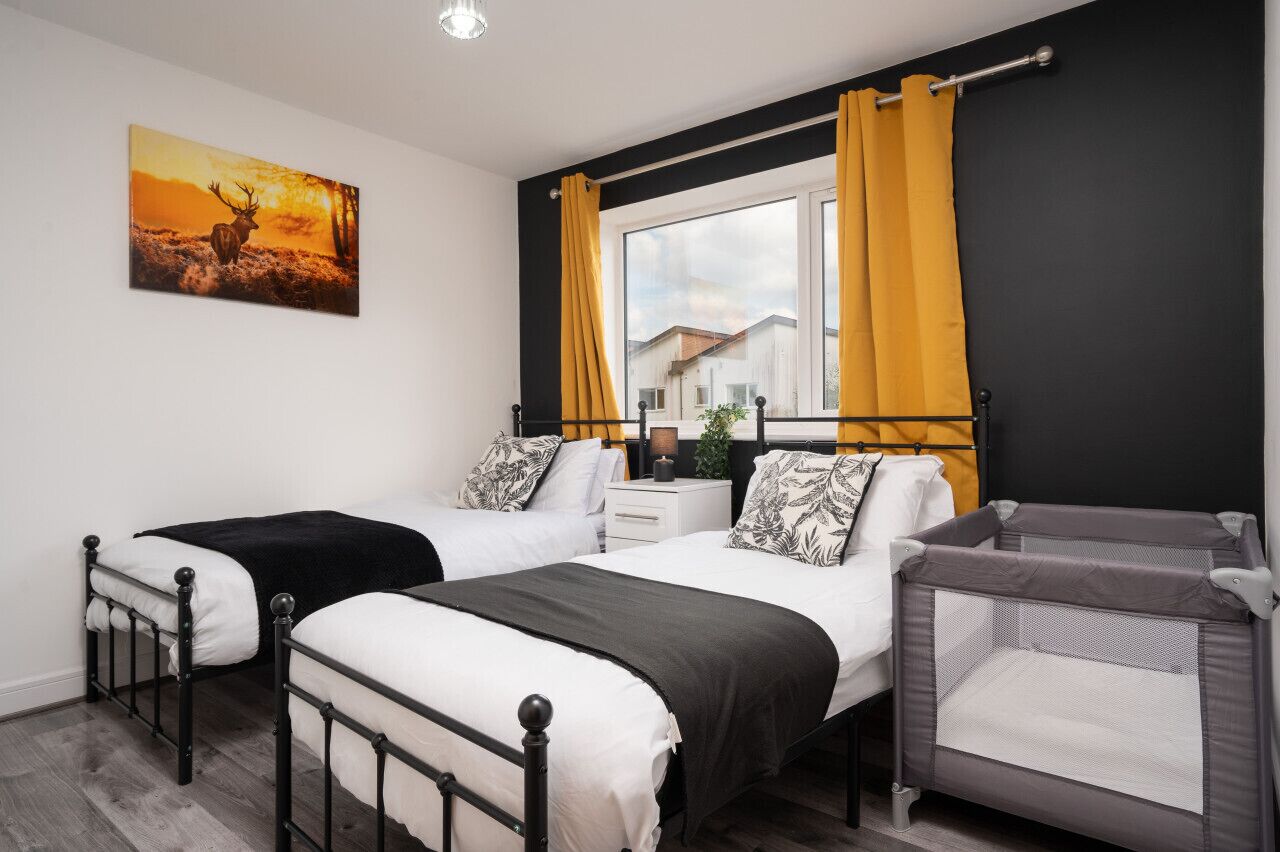 3 bedrooms, desk, iron/ironing board, travel cot