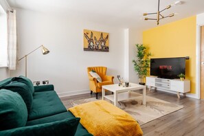 Smart TV - Etihad, City & Coop Live - Free Parking x2 - 10ppl (Manchester)