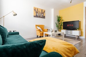 Smart TV - Etihad, City & Coop Live - Free Parking x2 - 10ppl (Manchester)