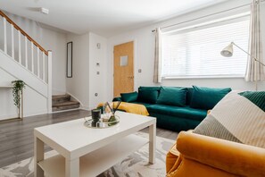 Smart TV - Etihad, City & Coop Live - Free Parking x2 - 10ppl (Manchester)