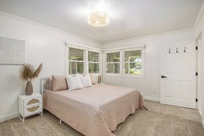 7 bedrooms, desk, iron/ironing board, free WiFi